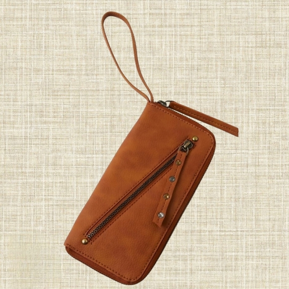Free People Handbags - ⚡️EUC⚡️Free People Distressed Vegan Wallet
